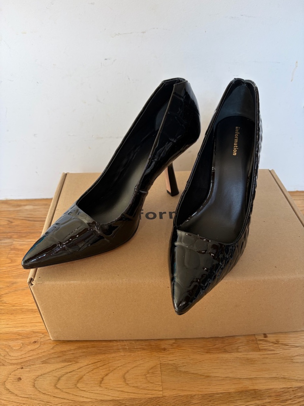 NWOT REFORMATION 
SKYLAR PUMPS
